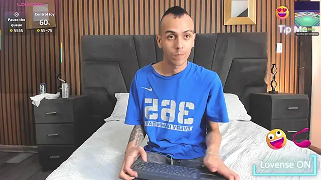 DerryAndIzzy online show from 12, 11, 2025