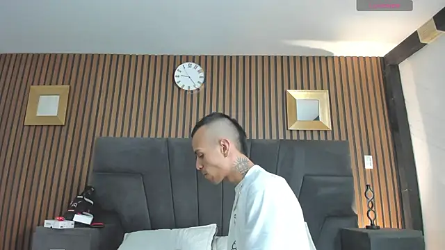 DerryAndIzzy online show from 13, 11, 2025