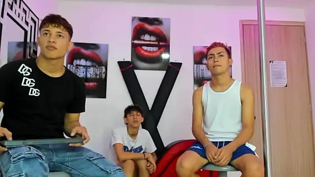 Snapshot of EMPIRE_BOYS1 chatting on 18, 10, 2025 EMPIRE BOYS1 online show from 18, 10, 2025