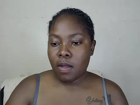 Yolaqueen04 online show from 23, 10, 2025