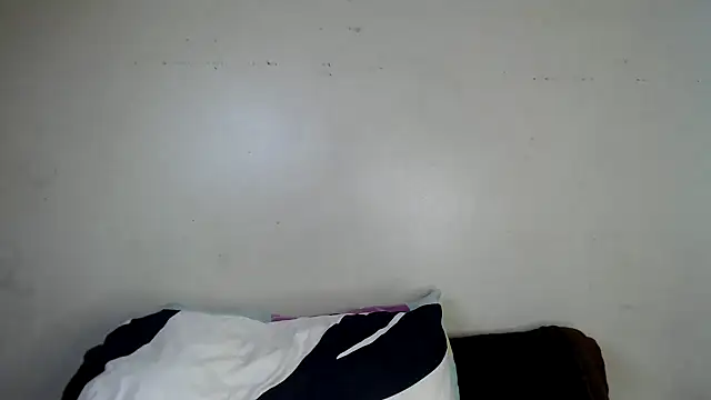 Yolaqueen04 online show from 15, 11, 2025