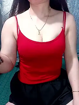 Snapshot of LeanaLy chatting on 13, 5, 2026 LeanaLy online show from 13, 5, 2026
