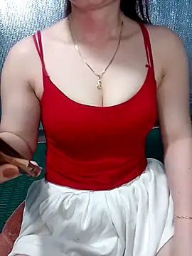 Snapshot of LeanaLy chatting on 29, 5, 2026 LeanaLy online show from 29, 5, 2026