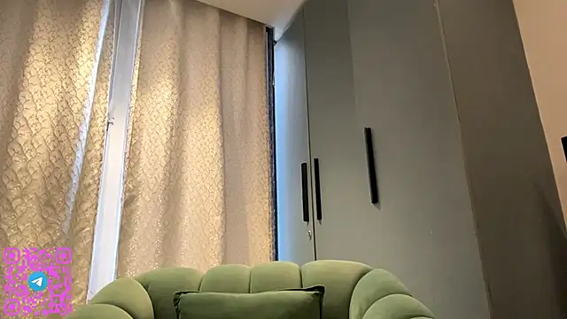 Snapshot of AlessiaChen chatting on 23, 10, 2025 AlessiaChen online show from 23, 10, 2025