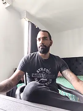 Snapshot of logan_arte_dance chatting on 12, 10, 2025 logan arte dance online show from 12, 10, 2025