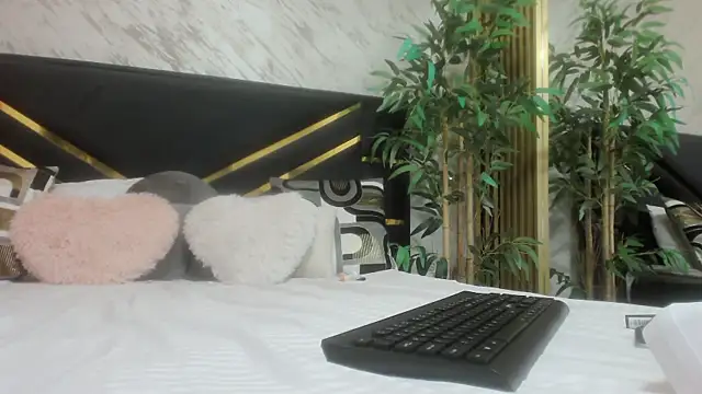 Snapshot of amara_seli chatting on 12, 11, 2025 amara seli online show from 12, 11, 2025