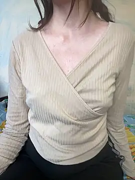 Snapshot of KittieCreme chatting on 3, 11, 2025 KittieCreme online show from 3, 11, 2025