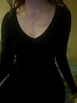 Snapshot of KittieCreme chatting on 4, 11, 2025 KittieCreme online show from 4, 11, 2025