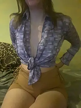 Snapshot of KittieCreme chatting on 8, 11, 2025 KittieCreme online show from 8, 11, 2025