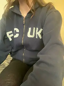 Snapshot of KittieCreme chatting on 18, 6, 2026 KittieCreme online show from 18, 6, 2026