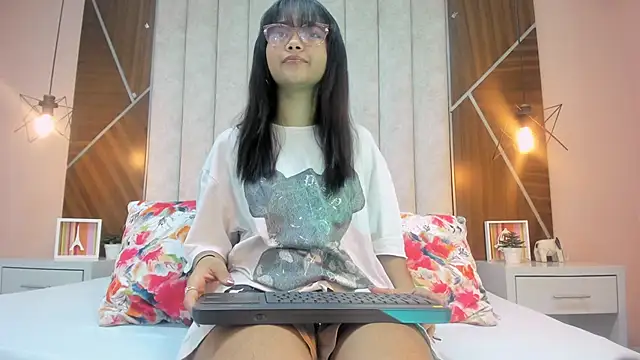 Mariana-Torres online show from 14, 11, 2025