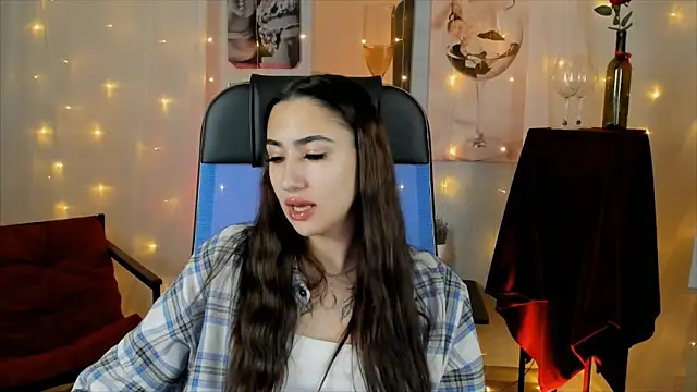 RebeckaThornton online show from 2, 12, 2025