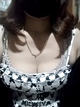 YiyinLy online show from 22, 10, 2025