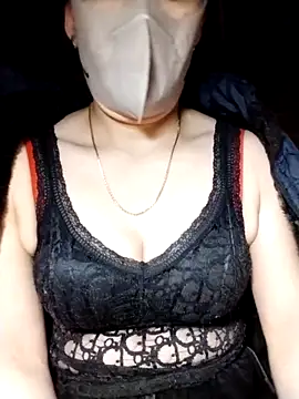 YiyinLy online show from 5, 11, 2025