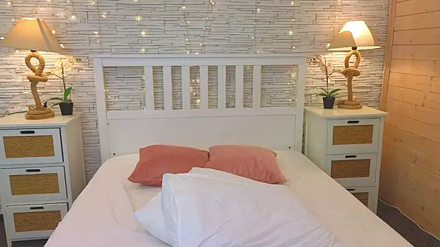 Soft Lilly online show from 9, 2, 2026