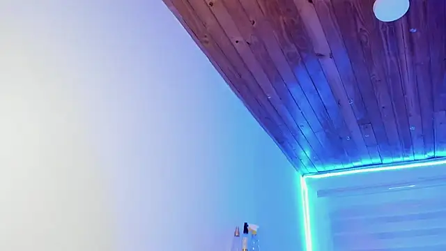 Emily Lindey online show from 4, 11, 2025