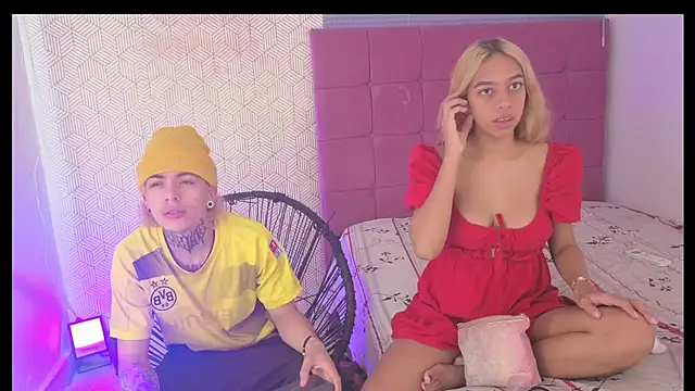 Snapshot of lily_and_wan chatting on 25, 10, 2025 lily and wan online show from 25, 10, 2025