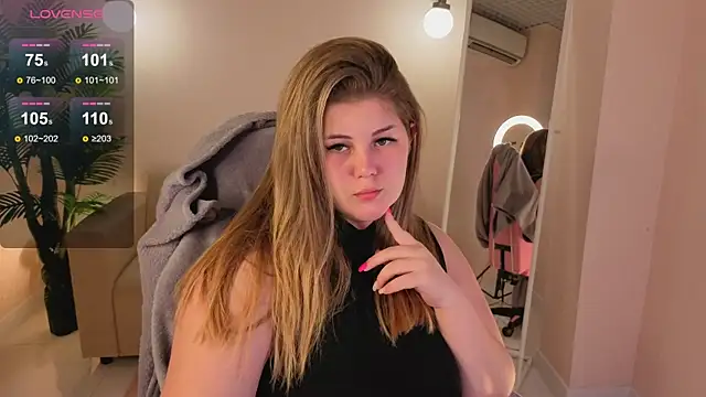 Scarlet Sinera online show from 7, 11, 2025