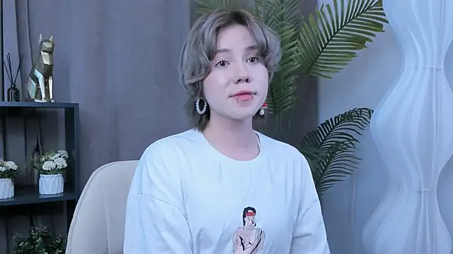 Snapshot of AlisiaEthen chatting on 14, 10, 2025 AlisiaEthen online show from 14, 10, 2025