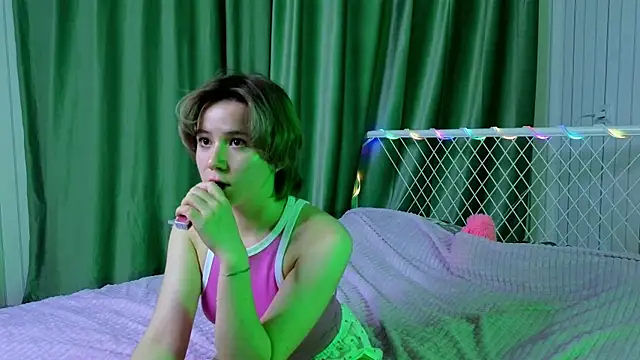 Snapshot of AlisiaEthen chatting on 2, 11, 2025 AlisiaEthen online show from 2, 11, 2025