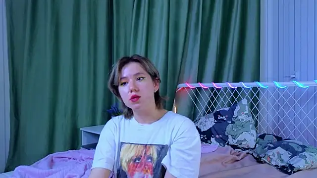 Snapshot of AlisiaEthen chatting on 3, 11, 2025 AlisiaEthen online show from 3, 11, 2025