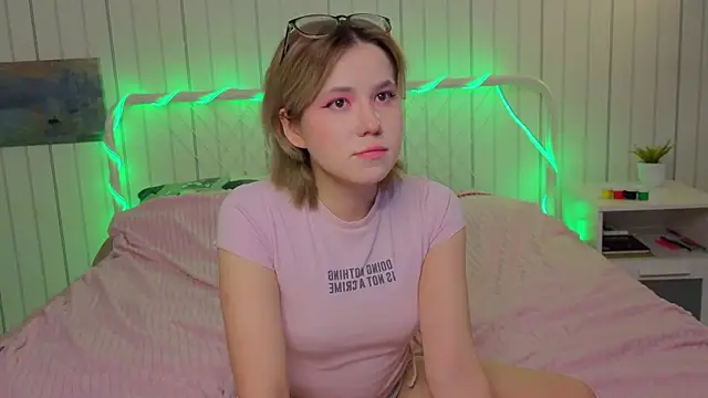 Snapshot of AlisiaEthen chatting on 26, 11, 2025 AlisiaEthen online show from 26, 11, 2025