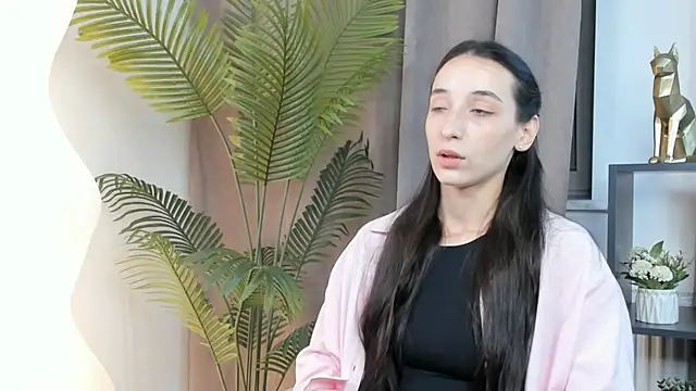 HayleySalahubdin online show from 15, 10, 2025