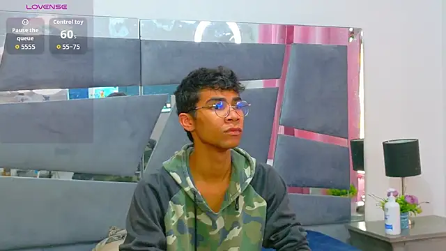 Desire4Duo online show from 15, 11, 2025