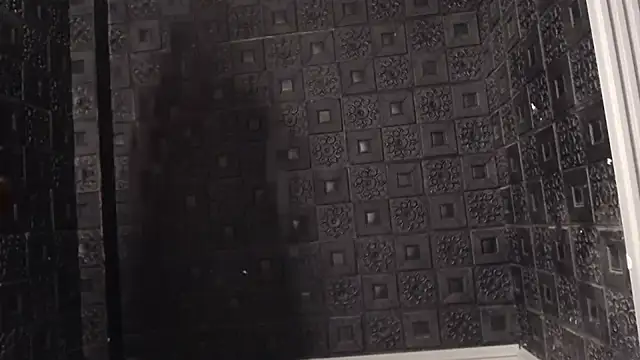 Snapshot of Yvonny27 chatting on 17, 11, 2025 Yvonny27 online show from 17, 11, 2025