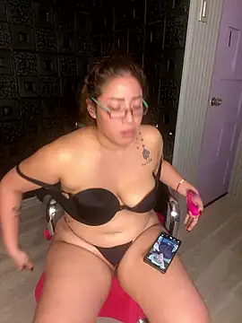 Snapshot of Yvonny27 chatting on 28, 11, 2025 Yvonny27 online show from 28, 11, 2025