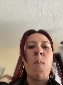 Snapshot of Zoe_fire chatting on 25, 11, 2025 Zoe fire online show from 25, 11, 2025