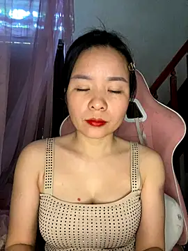 Snapshot of Listen-ly chatting on 21, 11, 2025 Listen-ly online show from 21, 11, 2025