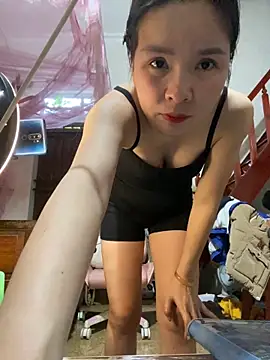 Snapshot of Listen-ly chatting on 22, 11, 2025 Listen-ly online show from 22, 11, 2025