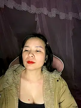 Snapshot of Listen-ly chatting on 28, 11, 2025 Listen-ly online show from 28, 11, 2025