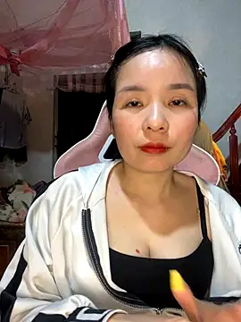 Snapshot of Listen-ly chatting on 29, 11, 2025 Listen-ly online show from 29, 11, 2025