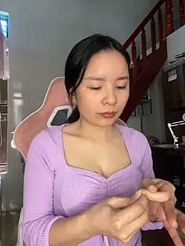 Snapshot of Listen-ly chatting on 30, 11, 2025 Listen-ly online show from 30, 11, 2025