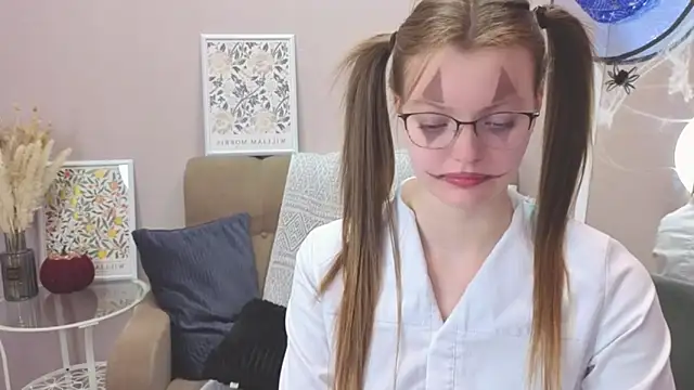 Snapshot of Dear_Jessica chatting on 30, 10, 2025 Dear Jessica online show from 30, 10, 2025