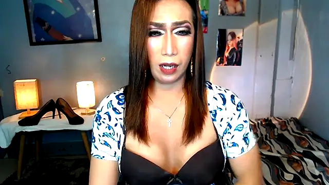 Snapshot of littleredbunny27 chatting on 12, 6, 2026 littleredbunny27 online show from 12, 6, 2026