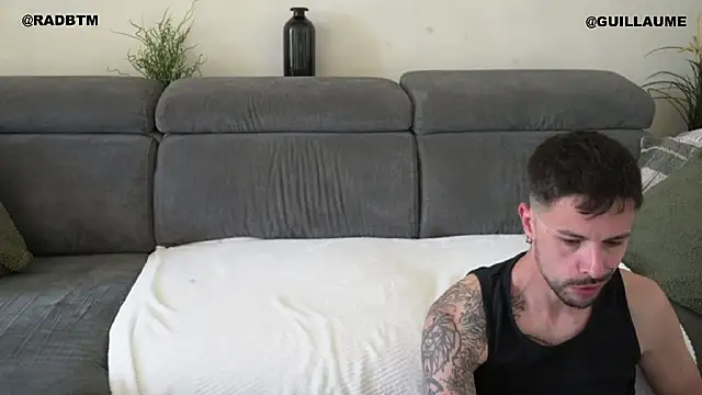 Snapshot of monsieurguitsxxx chatting on 1, 5, 2026 monsieurguitsxxx online show from 1, 5, 2026