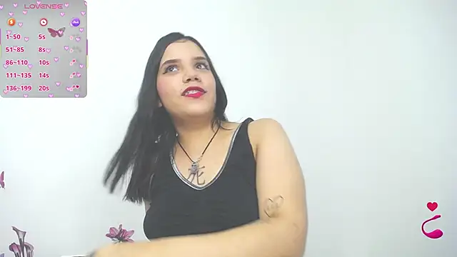 Snapshot of issa_bella18 chatting on 18, 11, 2025 issa bella18 online show from 18, 11, 2025