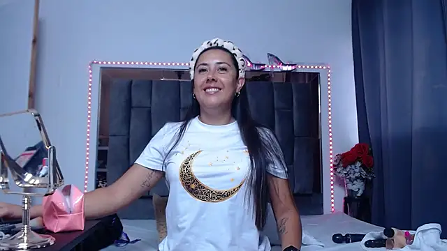 Salmma Milf online show from 16, 4, 2026