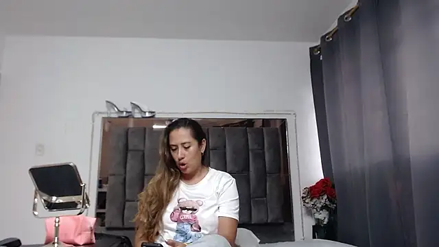 Salmma Milf online show from 19, 5, 2026