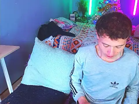 Snapshot of Latin_boysxxxx chatting on 15, 12, 2025 Latin boysxxxx online show from 15, 12, 2025