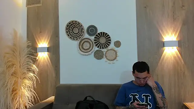 AnnieAndLeandro online show from 7, 1, 2026