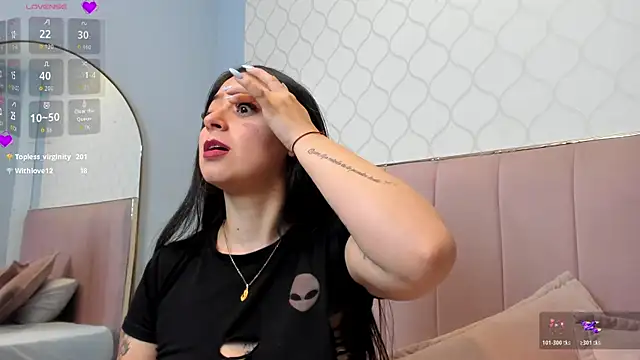 Snapshot of JuliethCruz_ chatting on 18, 4, 2026 JuliethCruz online show from 18, 4, 2026