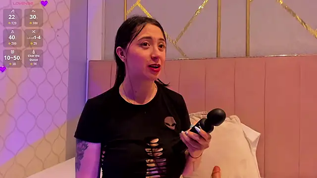 Snapshot of JuliethCruz_ chatting on 24, 5, 2026 JuliethCruz online show from 24, 5, 2026