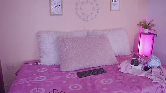 Meggie  online show from 15, 11, 2025