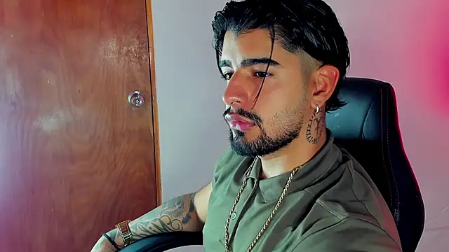 maximo black  online show from 30, 10, 2025