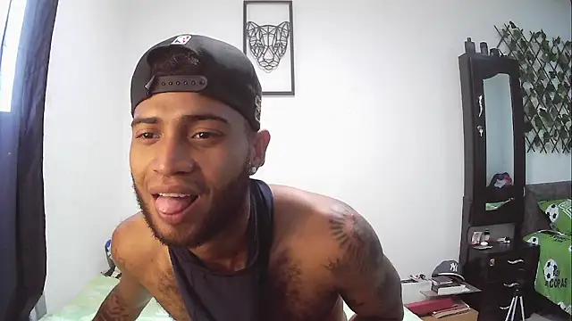 Snapshot of AXionX chatting on 27, 10, 2025 AXionX online show from 27, 10, 2025