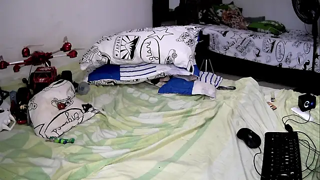 Snapshot of AXionX chatting on 11, 11, 2025 AXionX online show from 11, 11, 2025